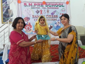 Fancy Dress Competition held in Sant Nirankari Pre School on 6 october 2016 (16)
